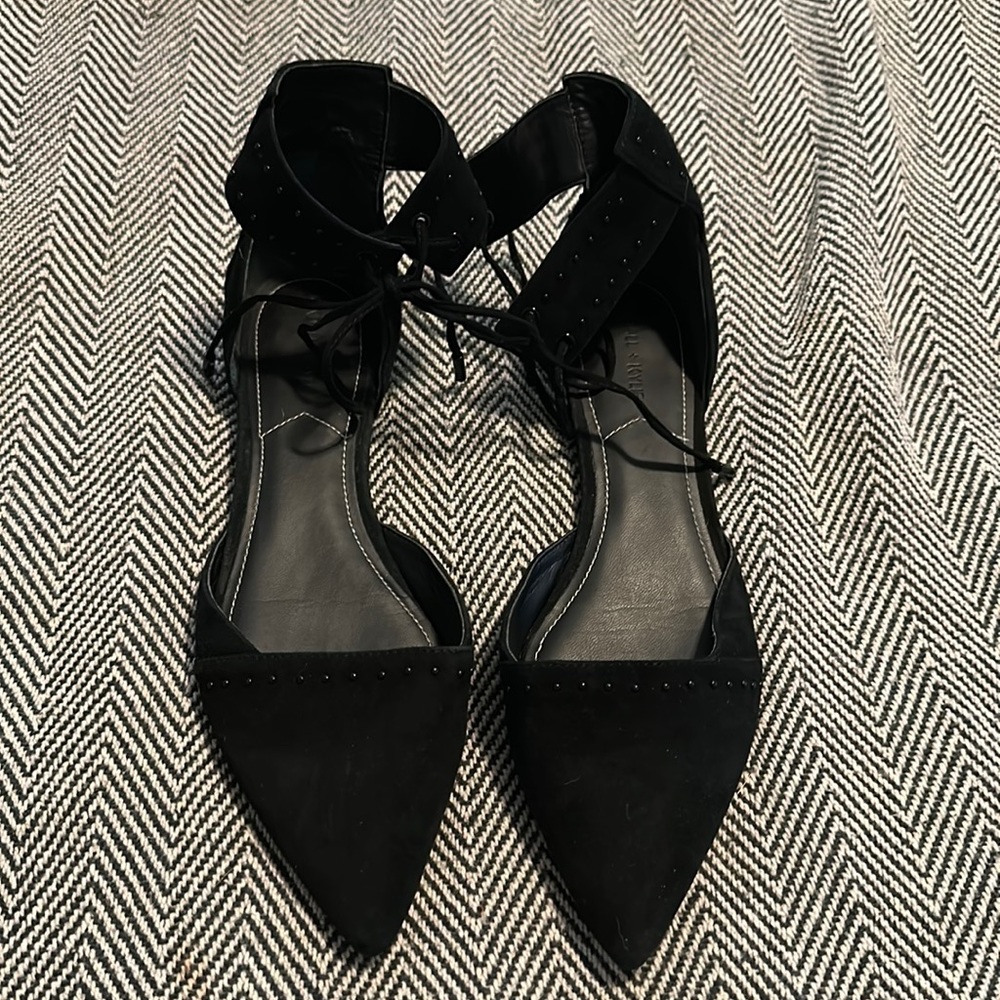 Kendall and Kylie Black Point Toe Flats